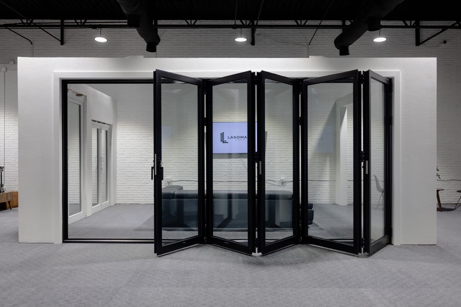 Aluminum Folding Door - Folding Mechanism